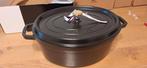 Staub cocotte 33cm nieuw in de doos, Huis en Inrichting, Gietijzer, Nieuw, Ophalen of Verzenden, Keramische plaat