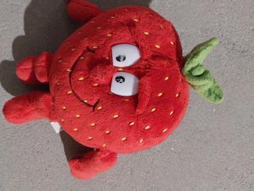 Knuffel aardbei beschikbaar voor biedingen