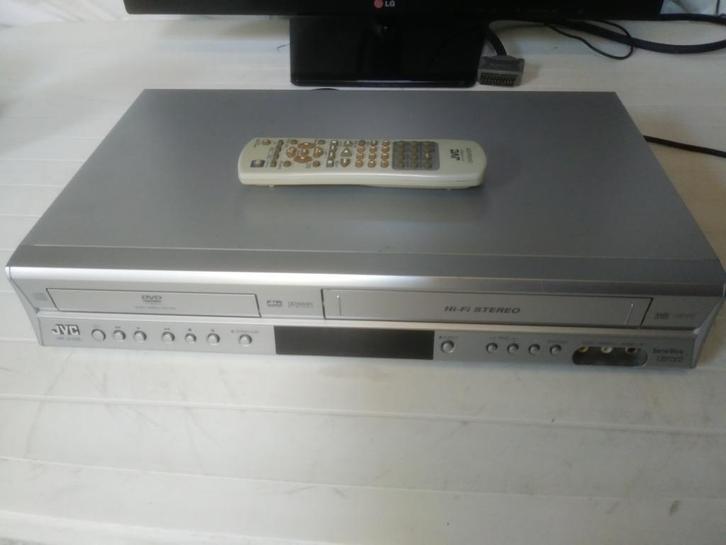 JVC HR-XV28 combi DVD speler/VHS video recorder, Audio, Tv en Foto, Videospelers, Zo goed als nieuw, VHS-speler of -recorder, Verzenden