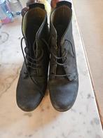 Donkerblauwe botjes maat 39, Ophalen