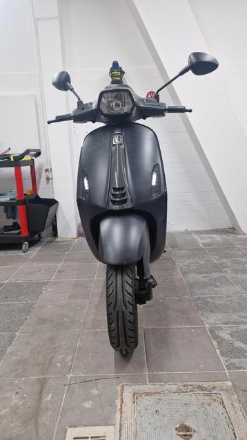 Biede Mat zwart Vespa sprint 2016 B klasse eu3 START SOMS beschikbaar voor biedingen