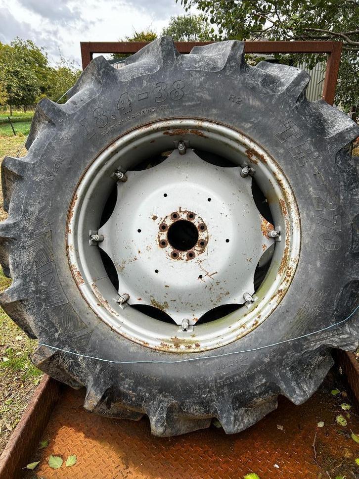 ploegbanden moerasbanden 18,4 r38 op velg, Zakelijke goederen, Landbouw | Onderdelen | Banden, Velgen en Assen, Ophalen