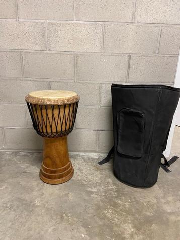 Djembe 60 cm met draagtas beschikbaar voor biedingen