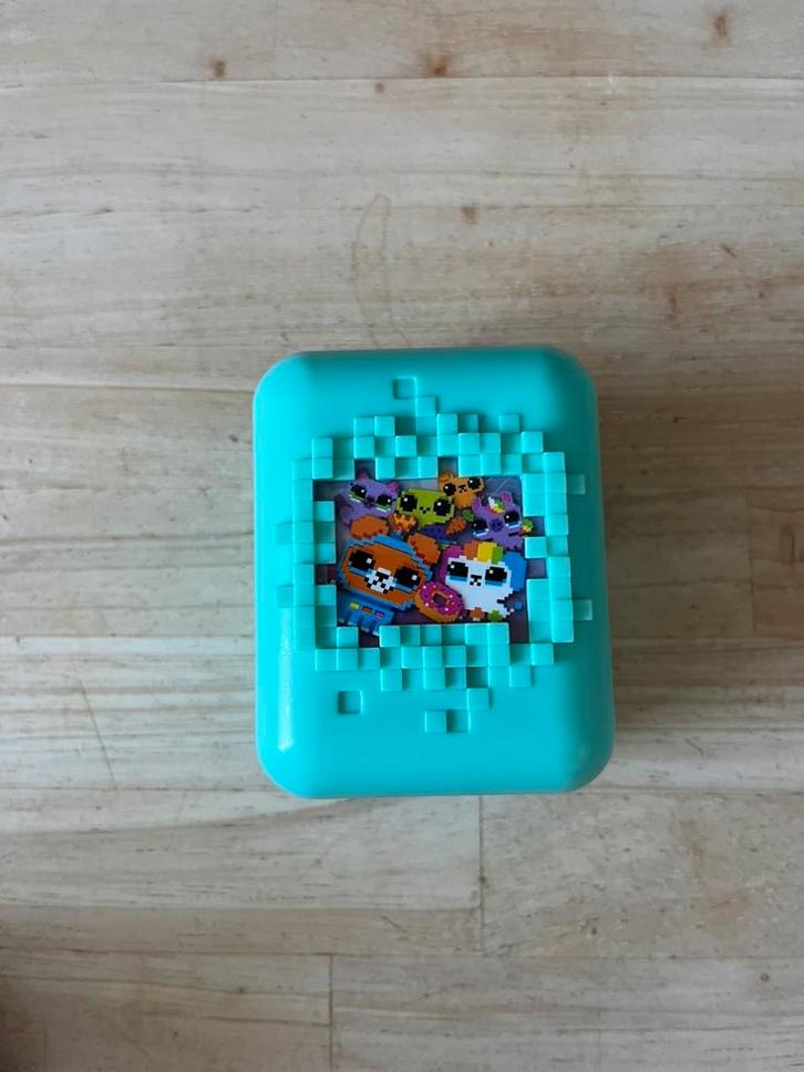 Bitzee, Games en Spelcomputers, Spelcomputers | Nintendo Portables | Accessoires, Zo goed als nieuw, Ophalen