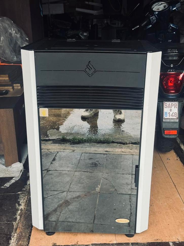 Modern gietijzeren pellet kachel, Doe-het-zelf en Bouw, Verwarming en Radiatoren, Gebruikt, Kachel, Ophalen