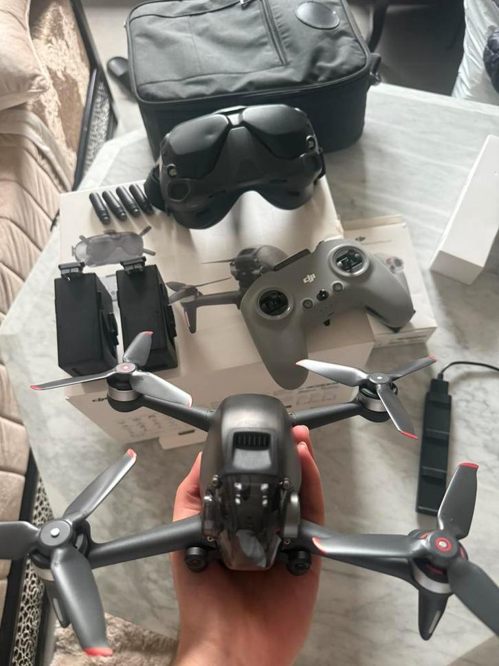 Drone DJI FPV Fly More Combo Cassue Google v1 R 3 batterie, TV, Hi-fi & Vidéo, Drones, Comme neuf, Enlèvement ou Envoi