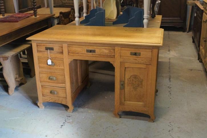 Antieke bureau in bleke eik L 130 B 69 H 79, Antiquités & Art, Curiosités & Brocante, Enlèvement