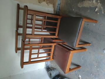 Kerkstoelen  beschikbaar voor biedingen