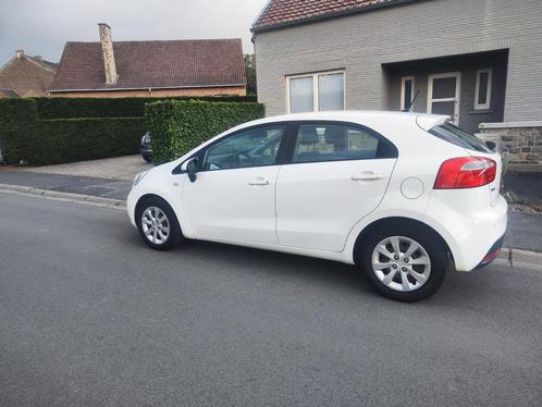 Kia New rio 1.2crdi 2014 clim contrôle technique ok  euro5, Auto's, Kia, Bedrijf, Rio, ABS, Adaptieve lichten, Airbags, Airconditioning
