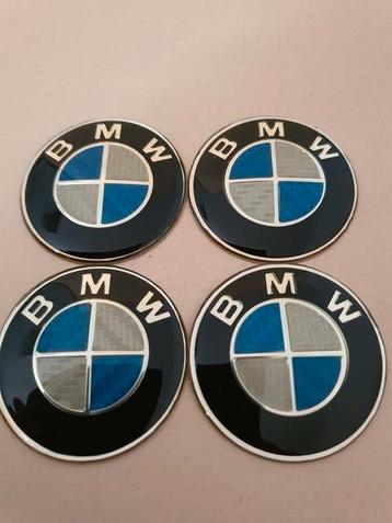 Set van 4 x 45 mm Bmw stickers blauw of blauw carbon beschikbaar voor biedingen