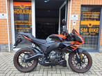 APRILIA TUONO 125 UIT 2024 MET 6.700 KM OP DE TELLER!, Motoren, Bedrijf, 125 cc, 11 kW of minder, ABS