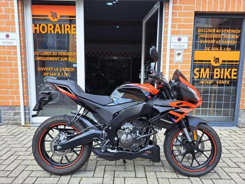 APRILIA TUONO 125 UIT 2024 MET 6.700 KM OP DE TELLER!, Motoren, Motoren | Aprilia, Bedrijf, Naked bike, 11 kW of minder, 1 cilinder