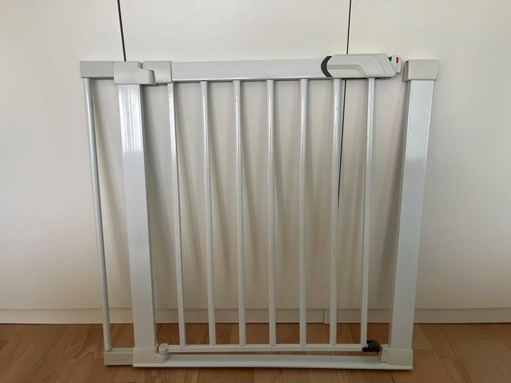 Traphekje Safety 1st Flat Step (ZGAN), Enfants & Bébés, Barrières, Comme neuf, Barrière de sécurité, Métal ou Fer, moins de 100 cm