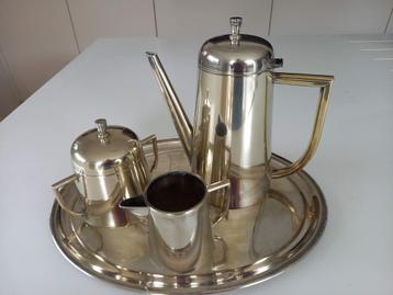 Verzilverd koffieservies beschikbaar voor biedingen