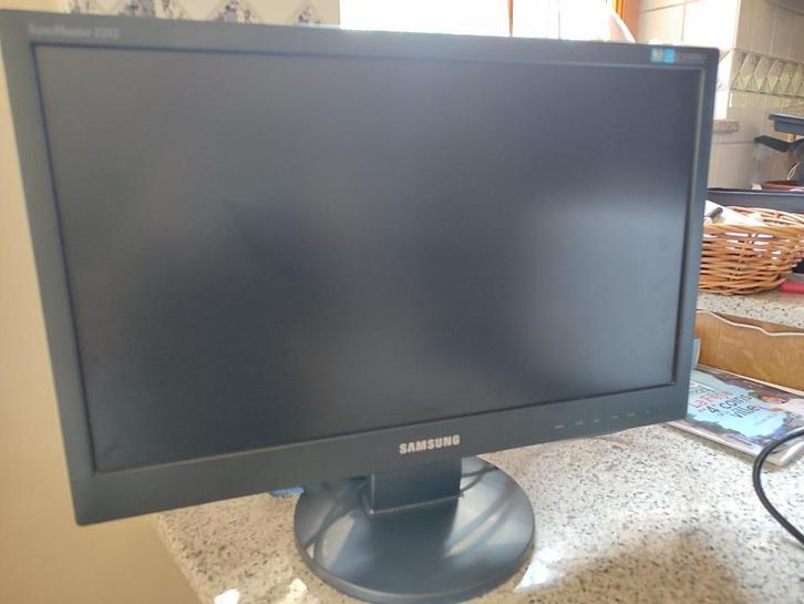 SAMSUNG Syncmaster 2243 22" PC-monitor, Computers en Software, Monitoren, Zo goed als nieuw, 60 Hz of minder, VGA, TN, HD, Ophalen