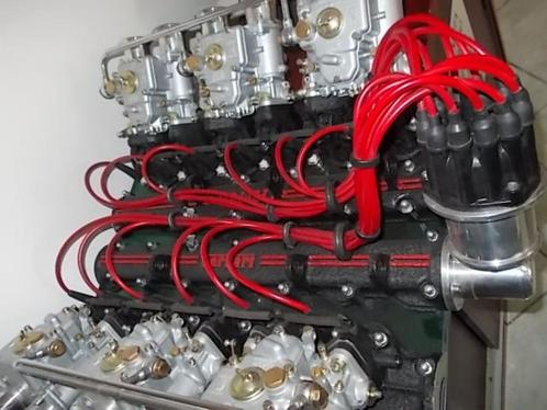 Tafel met Ferrari 365 carburateurklepdeksels, Auto-onderdelen, Motor en Toebehoren, Ferrari, Gebruikt, Ophalen