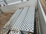 18 gegalvaniseerde traptreden, Lang 1.10 m Breed 23 cm, Doe-het-zelf en Bouw, Metalen, Ophalen, Zo goed als nieuw, IJzer