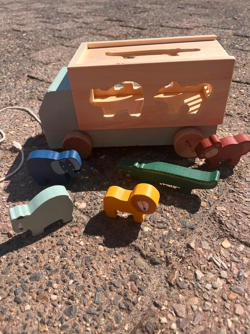 Trixie speelgoedwagen met koord en figuren, Kinderen en Baby's, Speelgoed | Houten speelgoed, Zo goed als nieuw, Ophalen
