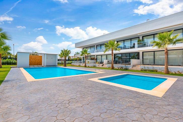 Luxe gelijkvloers vakantieappartement tehuur op 400m van zee, Vakantie, Vakantiehuizen | Spanje, Costa's overige, Appartement