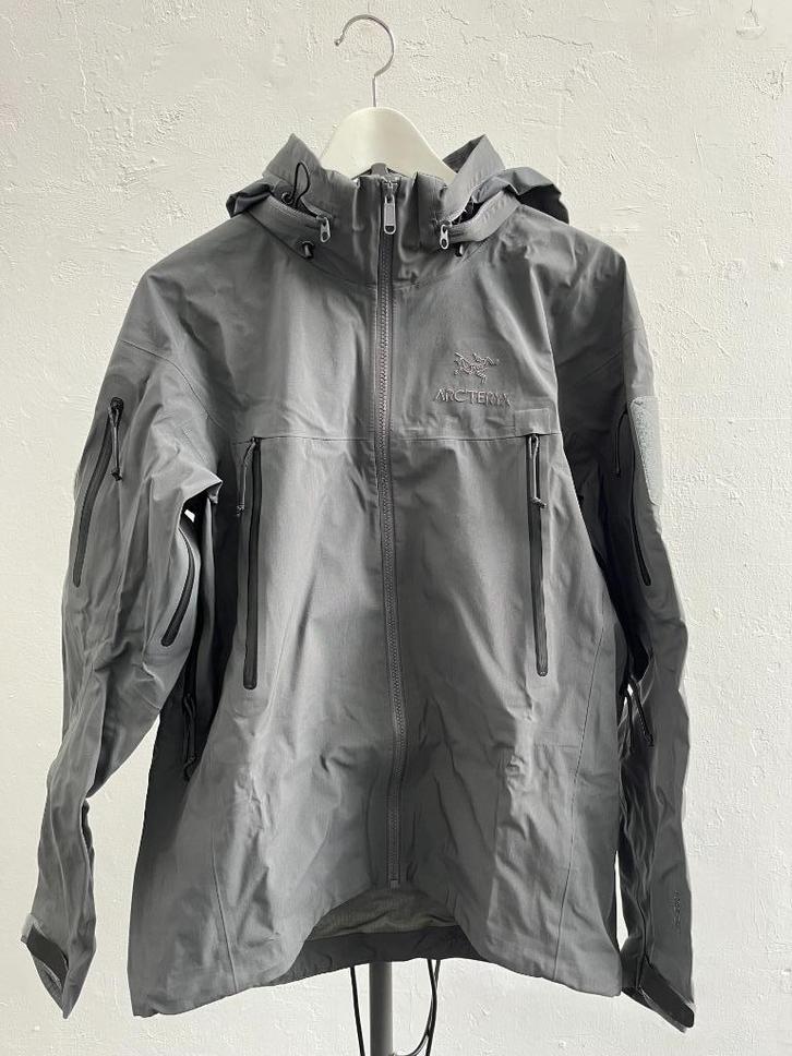 Arc’teryx Alpha Leaf Gen 1.0 Heren, Kleding | Heren, Jassen | Winter, Zo goed als nieuw, Maat 48/50 (M), Grijs, Ophalen of Verzenden