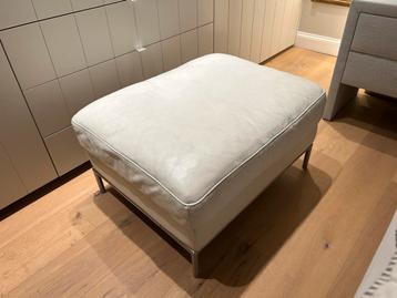 Poef wit leder op inox onderstel beschikbaar voor biedingen