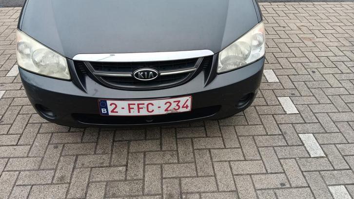 Kia cerato lx essence à vendre, Auto's, Kia, Particulier, Cerato, Benzine, Euro 5, Berline, 5 deurs, Handgeschakeld, Zilver of Grijs