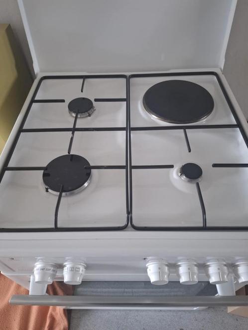 cuisiniere brant servi 2 ans, Elektronische apparatuur, Fornuizen, Zo goed als nieuw, Gas, 4 kookzones, 85 tot 90 cm, 45 tot 60 cm