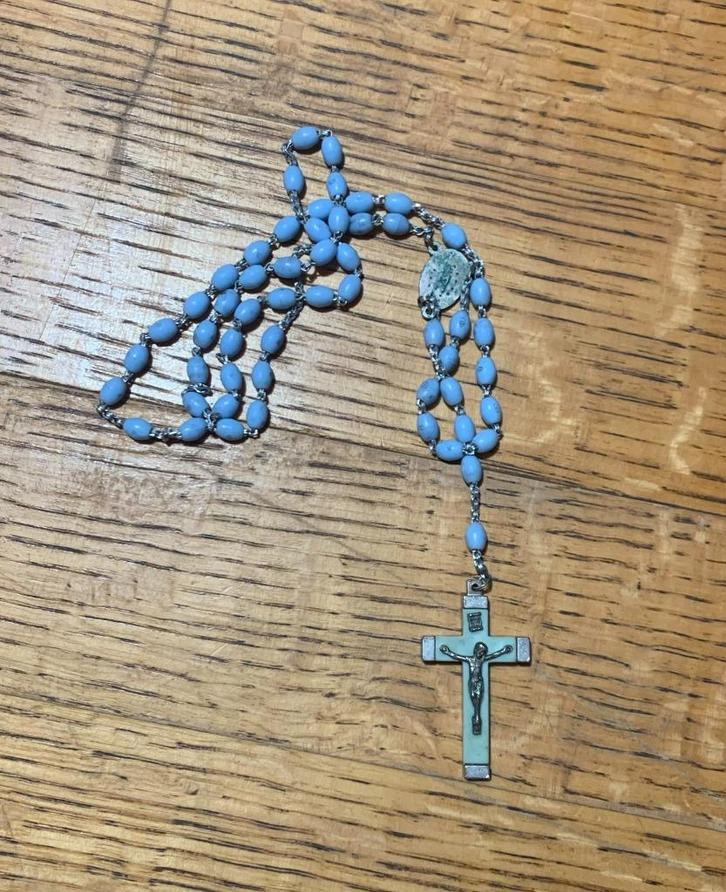 Pater Noster (rozenkrans), Handtassen en Accessoires, Kettingen, Gebruikt, Kunststof, Blauw, Met hanger, Ophalen of Verzenden