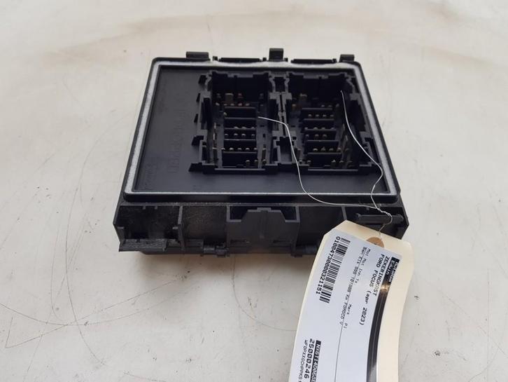 ZEKERINGKAST Ford Focus 4 Wagon (|NX6T14D068EHA|2617319|), Auto-onderdelen, Elektronica en Kabels, Ford, Gebruikt