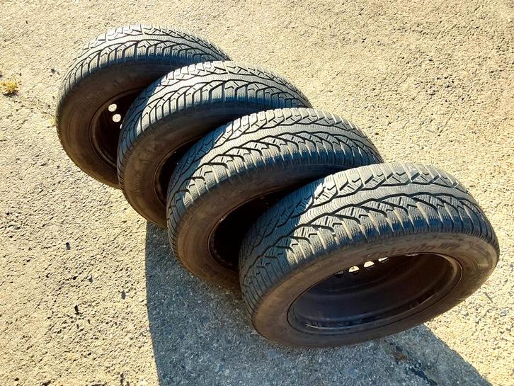 Pneus hiver 215/55-16 avec jantes Ford Focus, Autos : Pièces & Accessoires, Pneus & Jantes, Pneus et Jantes, Pneus hiver, 16 pouces