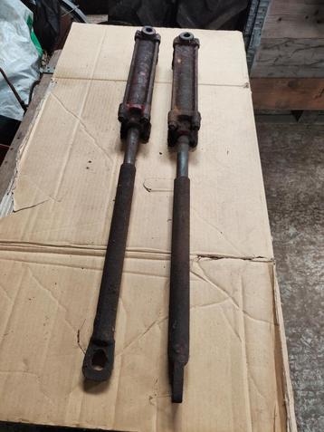 Hydrauliek cylinders Farmall  H beschikbaar voor biedingen