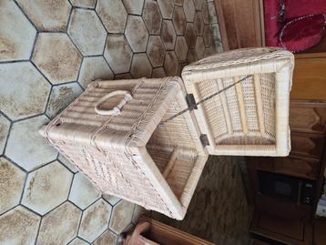 Wasmand van riet of rotan beschikbaar voor biedingen