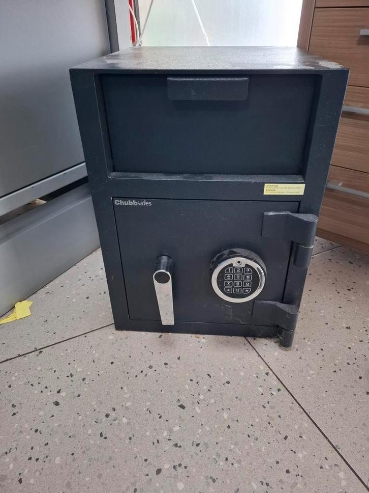 Afstortkluis Chubbsafes – Elektronisch slot, Huis en Inrichting, Brandblussers en Brandkasten, Zo goed als nieuw, Ophalen