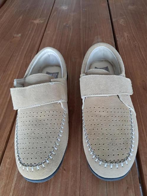 Lederen schoenen met klittenband sluiting maat 43, Kleding | Heren, Schoenen, Zo goed als nieuw, Sneakers, Overige kleuren, Ophalen of Verzenden