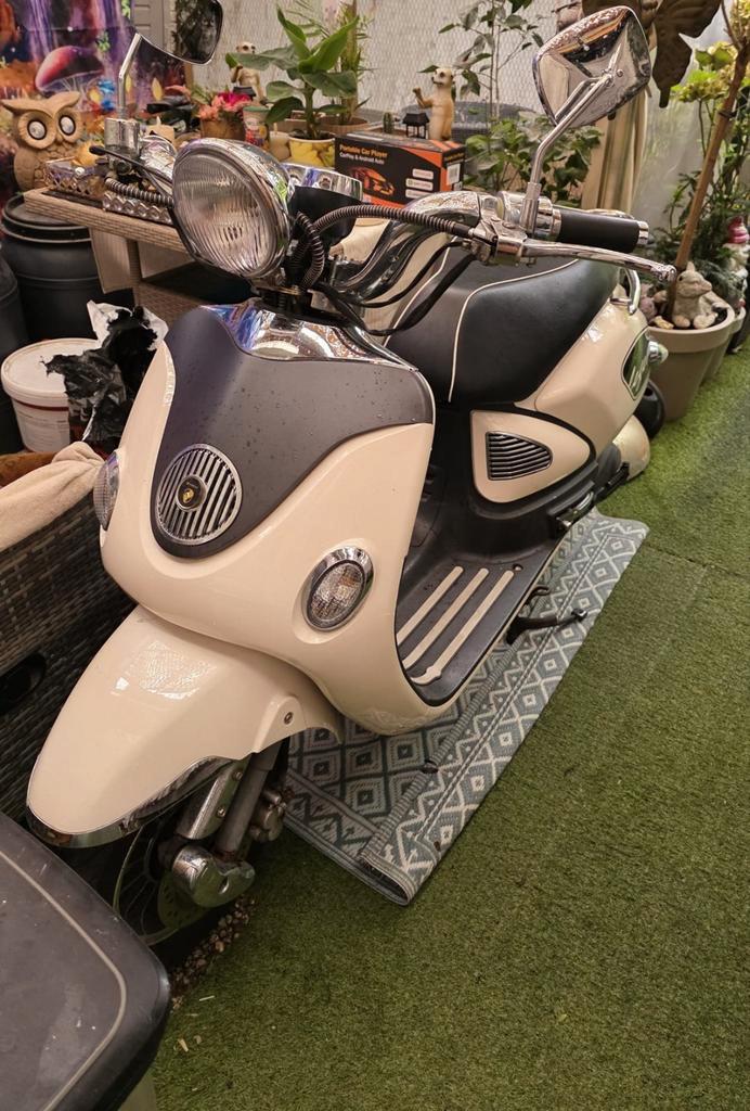 Retro Scooter ZNEN LEGEND 2013 25 KM, Fietsen en Brommers, Scooters | SYM, Gebruikt, Benzine, Ophalen