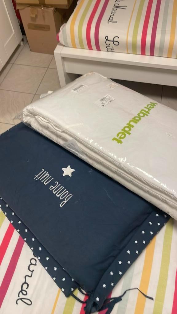 Omtrek van het bed, Kinderen en Baby's, Kinderkamer | Beddengoed, Zo goed als nieuw, Overige typen, Blauw, Jongetje of Meisje
