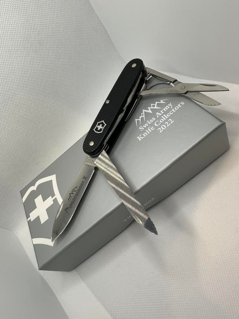 Victorinox SAKCS 2022 - alox mountaineer X, Enlèvement ou Envoi, Neuf