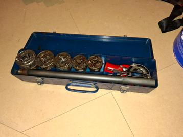 Draadsnijkussen draadtap set voor sanitaire ijzeren buizen beschikbaar voor biedingen