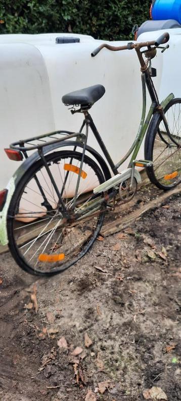 zeer oude damesfiets RIVERTOWN beschikbaar voor biedingen