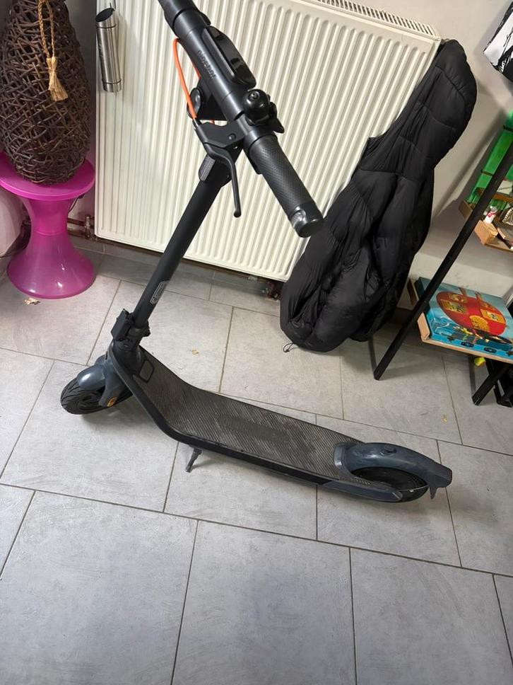 Trottinette ninebot E2 pro, Vélos & Vélomoteurs, Trottinettes, Comme neuf, Enlèvement ou Envoi