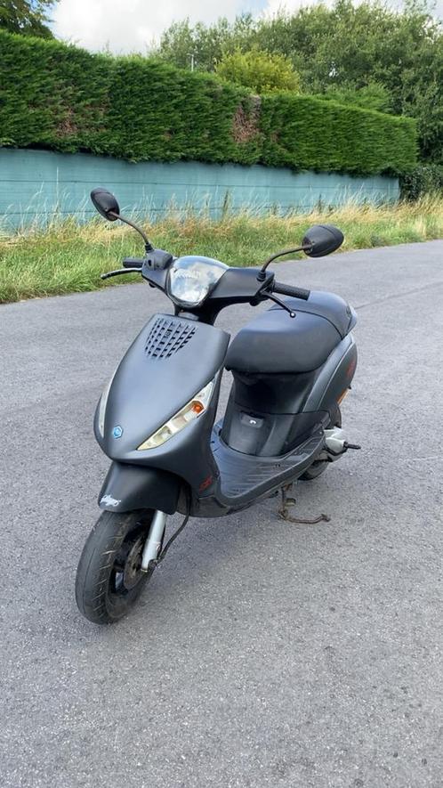 Piaggio zip 2T B klasse, Fietsen en Brommers, Snorfietsen en Snorscooters, Gebruikt, Piaggio, Benzine, Ophalen
