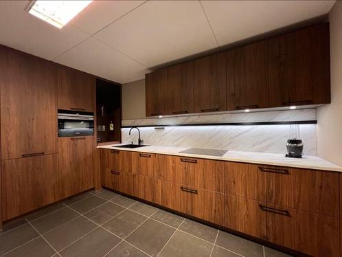 Keuken Repro Notenhout met inbouwtoestellen, Huis en Inrichting, Keuken | Keukenelementen, Nieuw, 200 cm of meer, 200 cm of meer