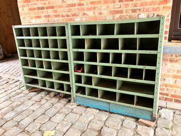 Industriële kasten of dressoir beschikbaar voor biedingen
