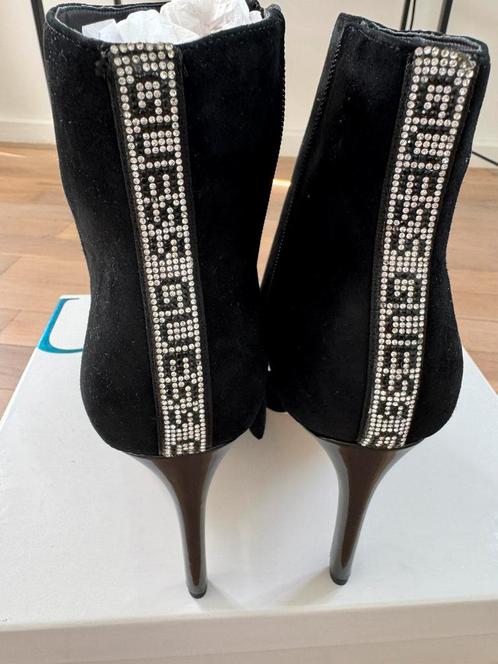 Nieuwe GUESS-laarsjes - bimateriaal met strass-steentjes, Kleding | Dames, Schoenen, Nieuw, Schoenen met hoge hakken, Zwart, Ophalen of Verzenden