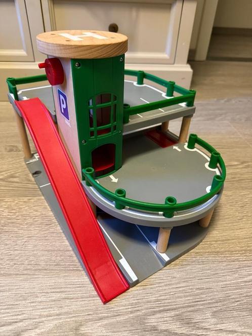 BRIO Parkeergarage in perfecte staat (3+), Kinderen en Baby's, Speelgoed | Houten speelgoed, Zo goed als nieuw, Overige typen