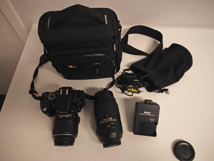 Nikon spiegelreflexcamera met vari-angle LCD scherm, Audio, Tv en Foto, Fotocamera's Digitaal, Zo goed als nieuw, Spiegelreflex