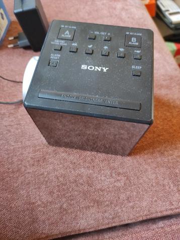 Radio-réveil Sony avec projection, Enlèvement, Comme neuf