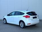 ✅ Ford Focus 1.5TDCi GARANTIE Titanium Airco Navi PDC Cruise, Auto's, Stof, 4 cilinders, Wit, Bedrijf