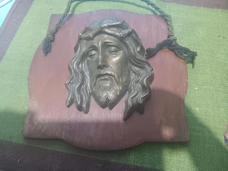 Oud metalen christushoofd op plaquette., Antiek en Kunst, Curiosa en Brocante, Ophalen of Verzenden