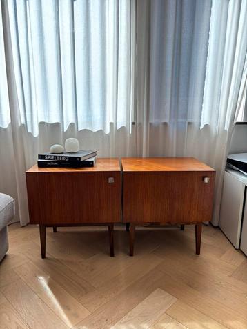 Vintage nachtkastjes/ bijzettafeltjes - midcentury set van 2 beschikbaar voor biedingen